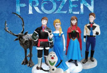 冰雪奇緣雕塑廠家，卡通動(dòng)漫人物小品，彩繪仿真人物擺件