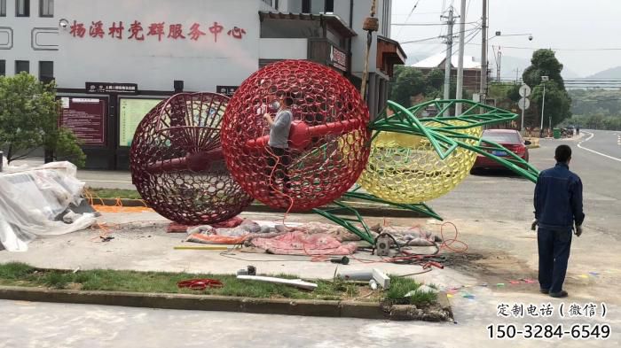 楊梅雕塑廠家，抽象水果雕塑，大型鏤空楊梅雕塑廠家