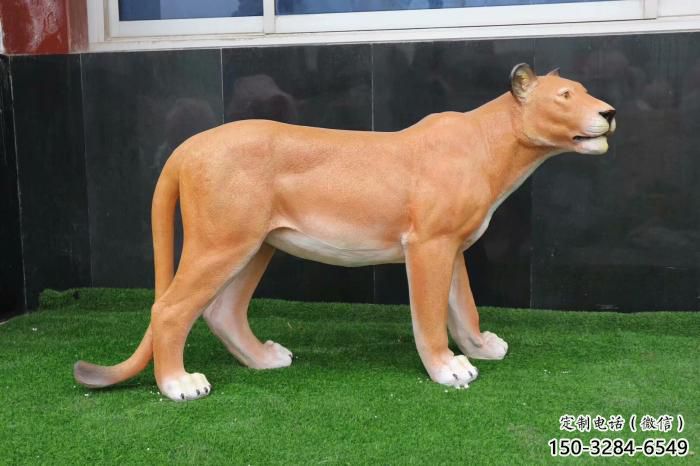 豹子雕塑廠家，仿真豹子雕塑，園林玻璃鋼動物小品