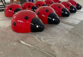 瓢蟲雕塑廠家，彩繪昆蟲小品，仿真玻璃鋼瓢蟲雕塑廠