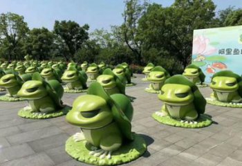 青蛙雕塑廠家，廣場動物小品，仿真玻璃鋼青蛙雕塑廠