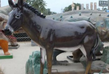 駿馬雕塑廠家，動(dòng)物景觀擺件，玻璃鋼仿真駿馬雕塑廠