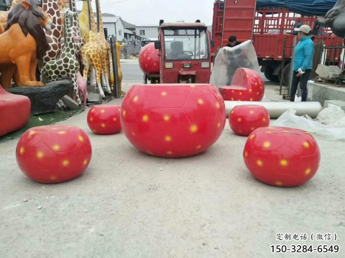 坐凳雕塑，草莓坐凳雕塑廠家