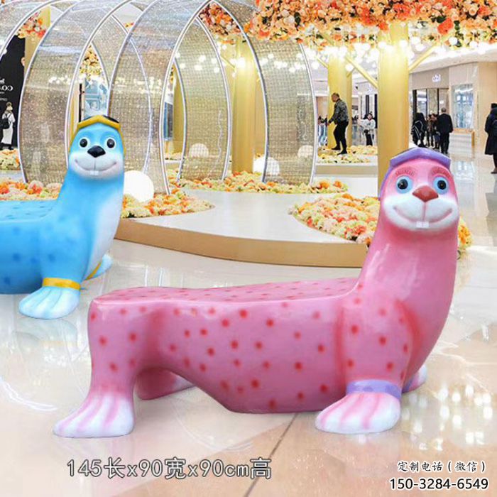 犀牛座椅雕塑廠家，商場(chǎng)景觀擺件，玻璃鋼座椅雕塑廠