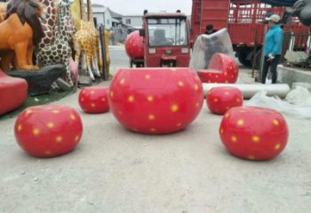 坐凳雕塑，草莓坐凳雕塑廠家