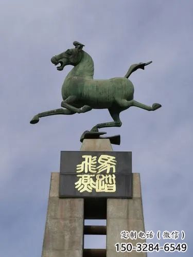 創(chuàng)意馬踏飛燕雕塑 步行街店門口雕塑 動物小品 創(chuàng)意馬踏飛燕雕塑 步行街店門口雕塑 動物小品