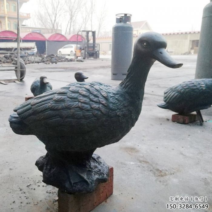鴨子雕塑廠家，仿真動物， 公園廣場街頭擺件