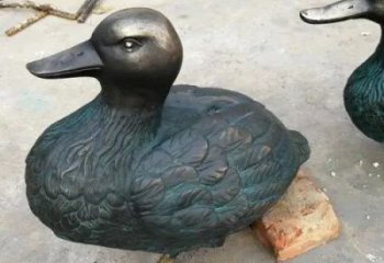 大型鴨子雕塑廠家，仿真動(dòng)物， 廣場(chǎng)街頭擺件