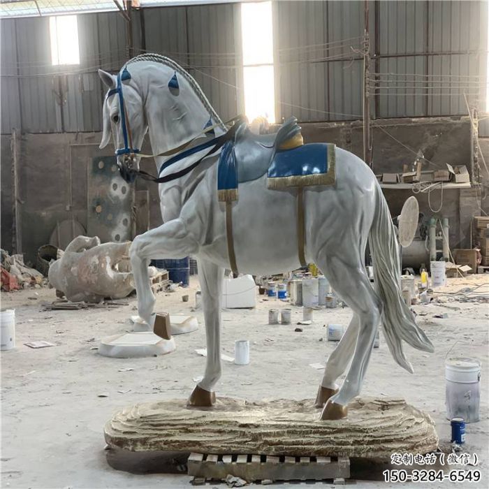 提供戰(zhàn)馬雕塑廠家，仿真主題，彩繪工藝效果