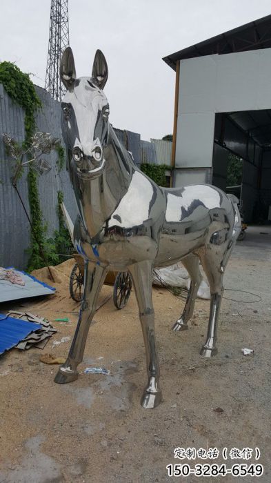 景區(qū)戰(zhàn)馬雕塑制作，動物主題，景觀鏡面工藝效果