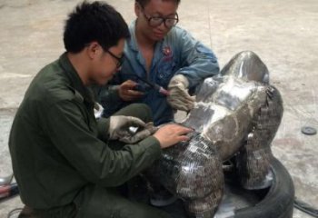 提供幼兒園猩猩雕塑，動物文化，鍛造工藝