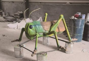街道蝗蟲雕塑，動物仿真雕塑，彩繪效果