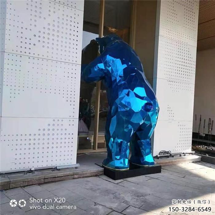 城市狗熊雕塑，彩繪雕塑，仿真效果