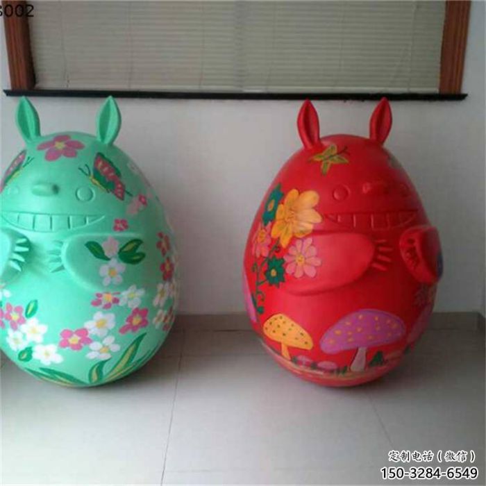 步行街龍貓雕塑，卡通彩繪雕塑，動(dòng)漫方式