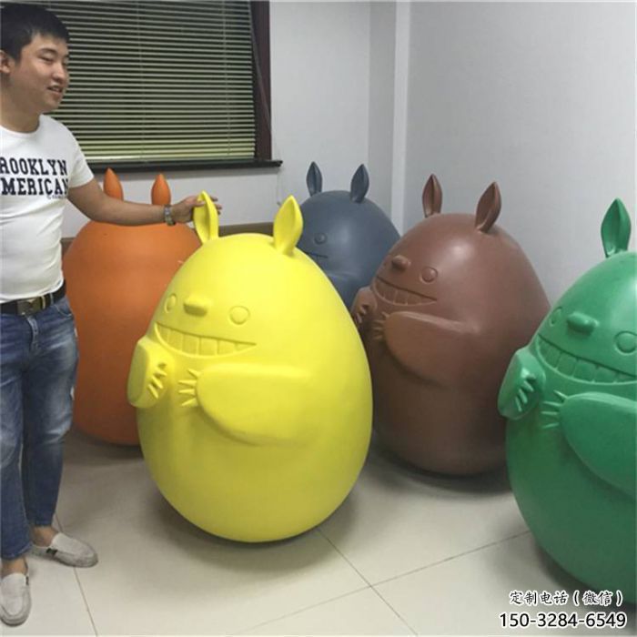 街頭龍貓雕塑，彩繪擺件雕塑，抽象效果