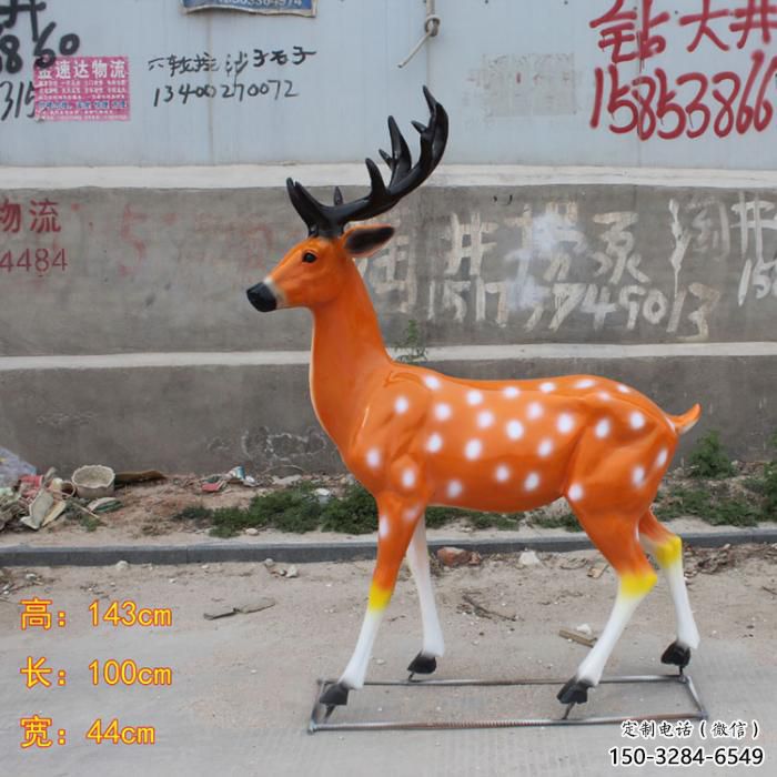 小鹿仿真雕塑，動物美陳小品，玻璃鋼彩繪動物雕塑廠家