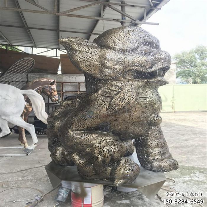 廣場(chǎng)獅子雕塑訂做，鏤空雕塑，不銹鋼透雕獅子雕塑