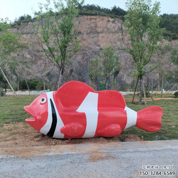 金魚坐凳雕塑