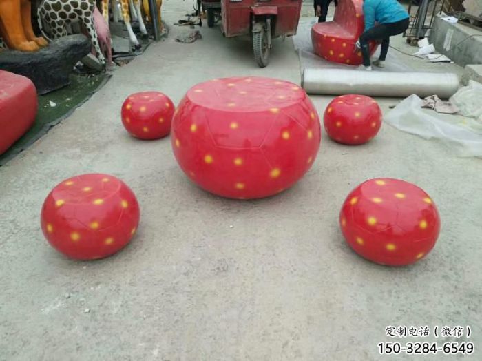草莓坐凳雕塑，組合系列，玻璃鋼坐凳雕塑制作