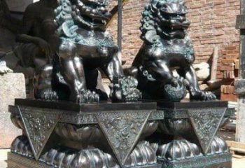 青銅獅子雕塑供應(yīng)，城區(qū)小品，戶外蹲獅雕塑制造商