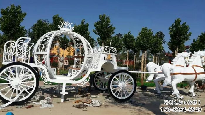清鎮(zhèn)廣場馬車雕塑