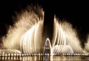宜春水景程控噴泉雕塑，高噴循環(huán)噴水方式設計制作